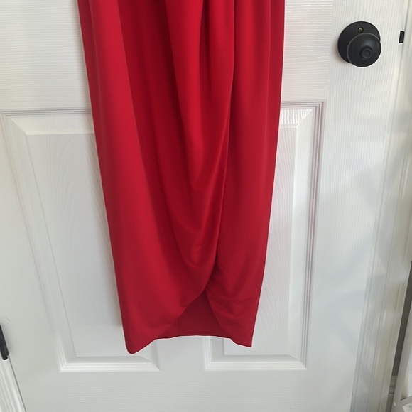 Red gown - Picture 3 of 5